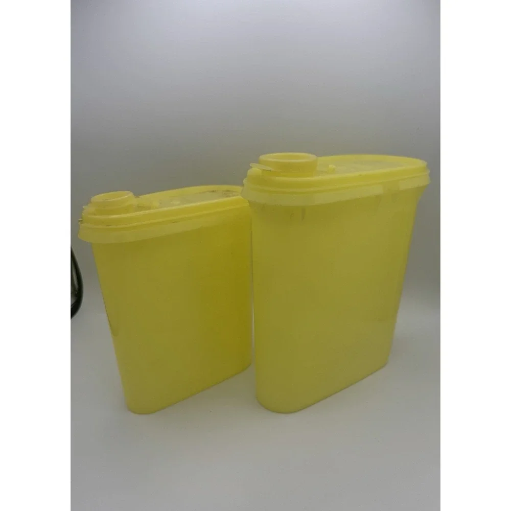 VTG Tupperware Skinny Pitchers Beverage Buddy Yellow 587-1 W/ Lid & 792-9 W/ Lid